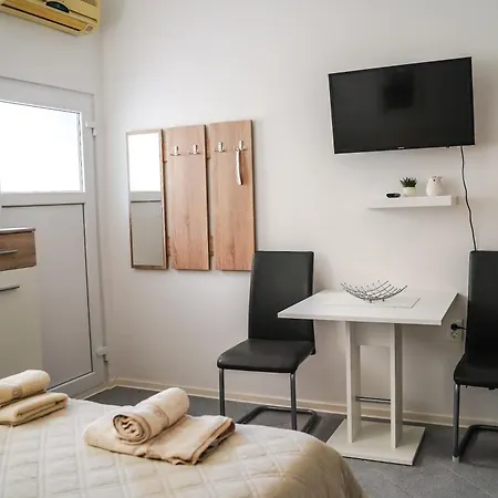 Mia With Free Onsite Parking Apartmán *