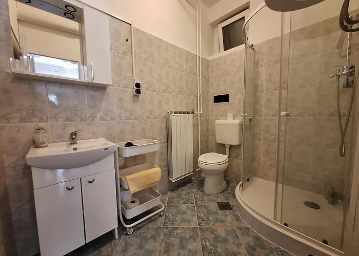 Mia With Free Onsite Parking *